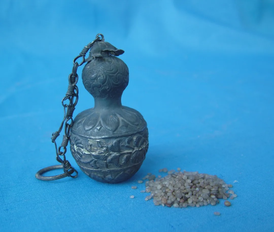天宁寺双塔出土的印度式舍利瓶和舍利子