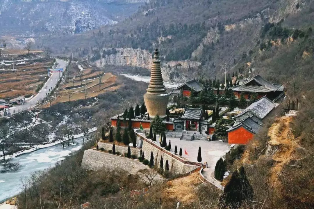 山西晋城青莲寺_晋城四大景观之一的“珏山吐月”