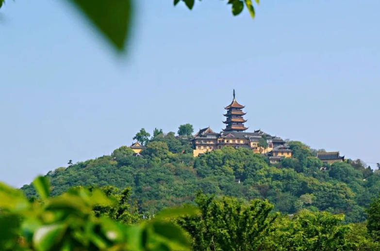 中国天主教十二大圣地之一，中国佛教八小名山之一