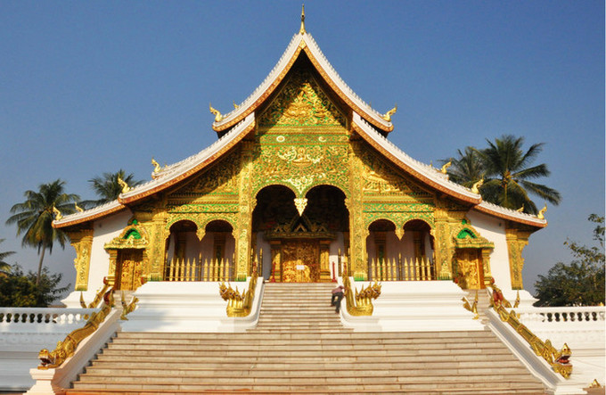 古老的曼德勒金色宫殿柚木寺，去缅甸曼德勒旅游必去之地