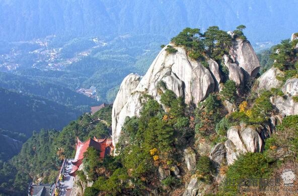 九华山风景区旅游攻略（九华山地处哪个省+景点介绍+线路推荐）