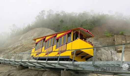 越南岘港巴拿山旅游攻略：巴拿山门票价格、缆车、佛手桥、小火车，必玩项目一个都不少