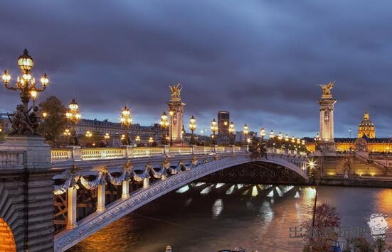 在塞纳河畔游玩,塞纳河上三座值得逛的桥推荐 在塞纳河畔游玩,塞纳河上三座值得逛的桥推荐