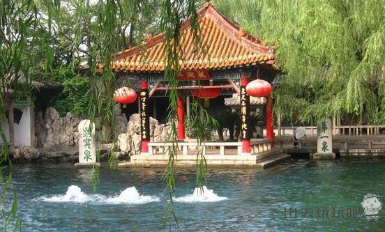 趵突泉旅游攻略，趵突泉好玩吗？趵突泉在哪里？趵突泉门票价格，趵突泉开放时间，趵突泉交通指南，趵突泉美食推荐，趵突泉住宿攻略