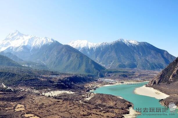 雅鲁藏布江大峡谷旅游攻略（雅鲁藏布江大峡谷最佳旅游时间+门票价格+开放时间+住宿攻略）