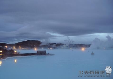 冰岛泡温泉的地方，冰岛泡温泉旅游攻略告诉你答案