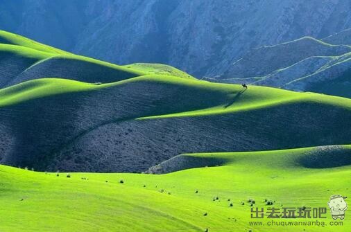 喀拉峻草原在哪里？喀拉峻和那拉提哪个好？喀拉峻草原最佳旅游季节_喀拉峻草原徒步攻略