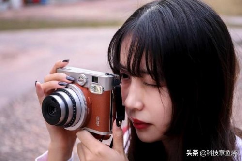 mini90电池怎么取出来？mini90有相纸可以取电池吗