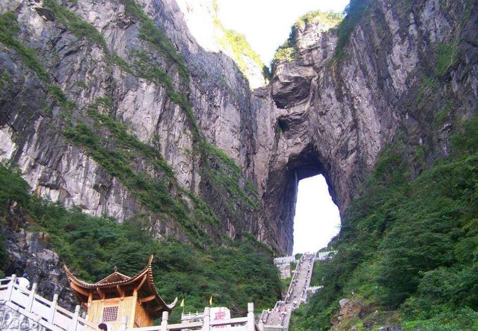 我国这2座城市只因名气太大，常常被认为是景区