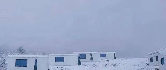 川西贡嘎把雪.山.景.演绎到极致，老人小孩也能一键解锁的耍滑雪圣地！