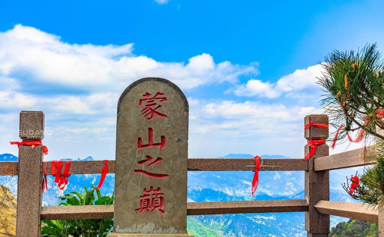 山东第一大山，素有九州之巨镇，巍然敦大观之称