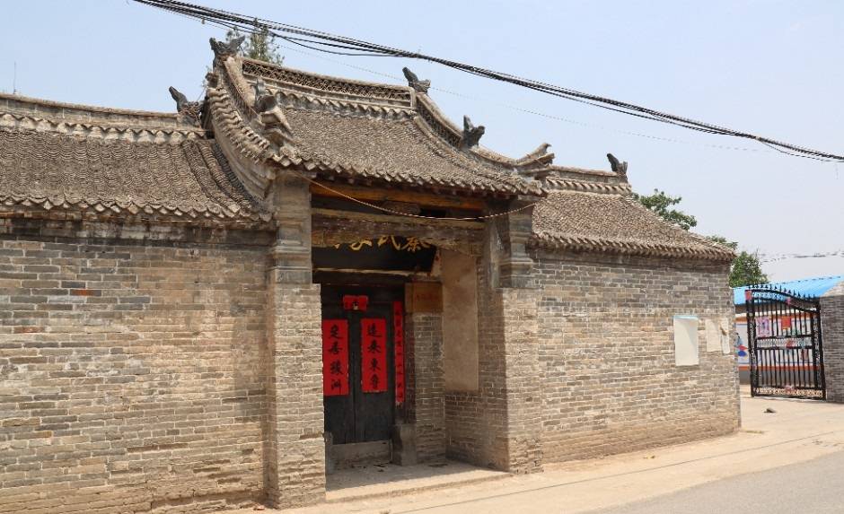 河南清河县油坊村，豪宅大院10多座，如今却凄凉衰落