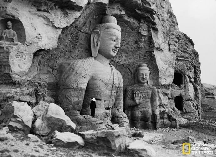 上世纪30年代的云冈石窟20窟，当云冈大佛走进中国蓝厅