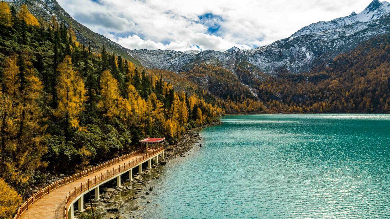 推荐川西小众景点，高原湖泊、雪山、森林融为一体的神奇景观