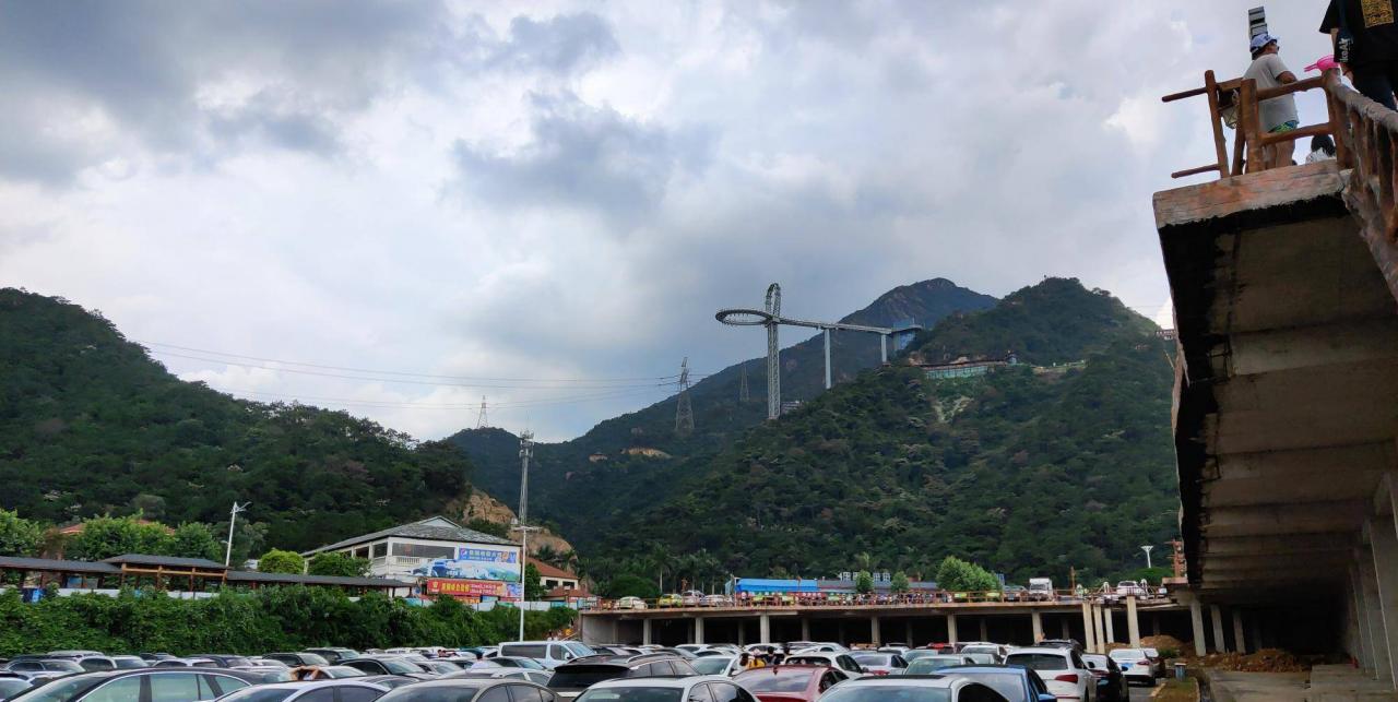 黄腾峡看网球拍，要选对交通工具不然很麻烦