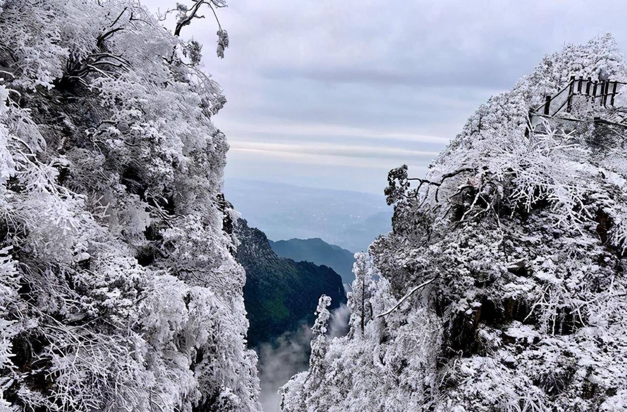 四川爆火景点，人称小达古冰川，门票160元