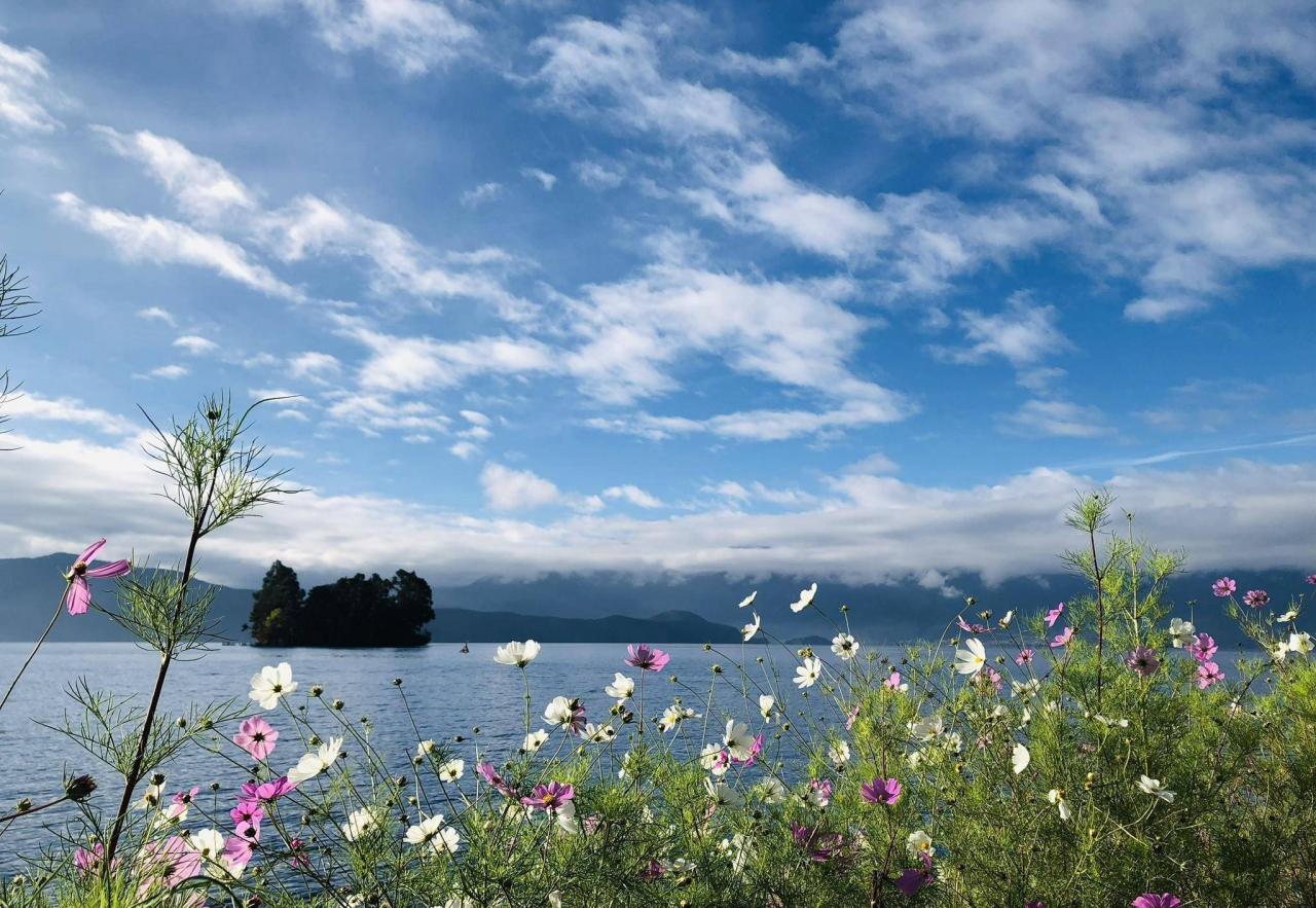 泸沽湖风景美如画，一半属于四川一半属于云南