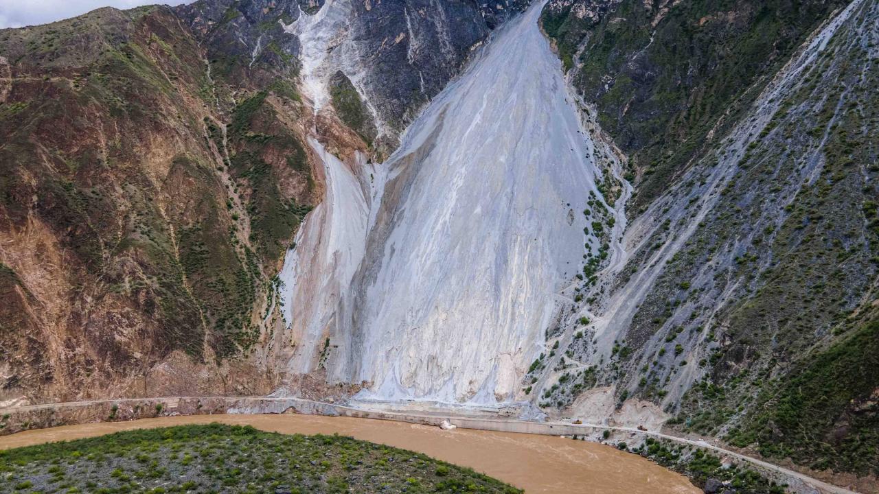 最难走的进藏路线，你知道这里的风景有多美吗？