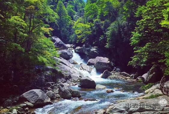 湖南旅游景点有哪些好玩的地方？湖南旅游景点排名前十名单为你详细解读！