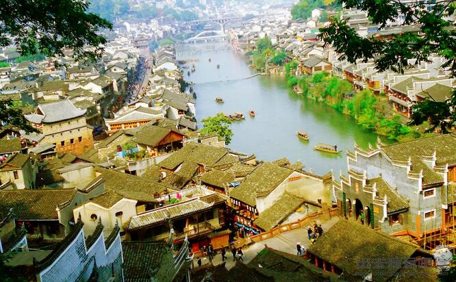 湖南旅游景点有哪些好玩的地方？湖南旅游景点排名前十名单为你详细解读！