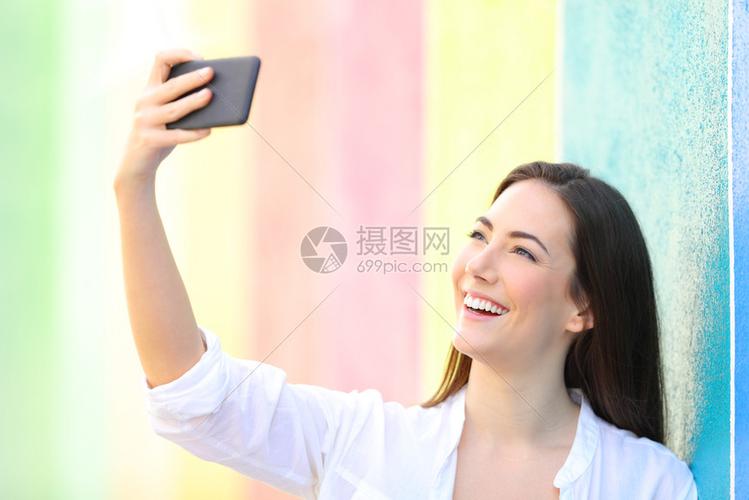 手机怎么自拍照片到手机