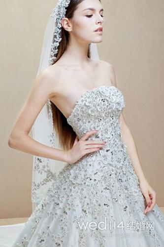 *** 小适合穿什么样的婚纱-服务大背厚适合穿什么衣服