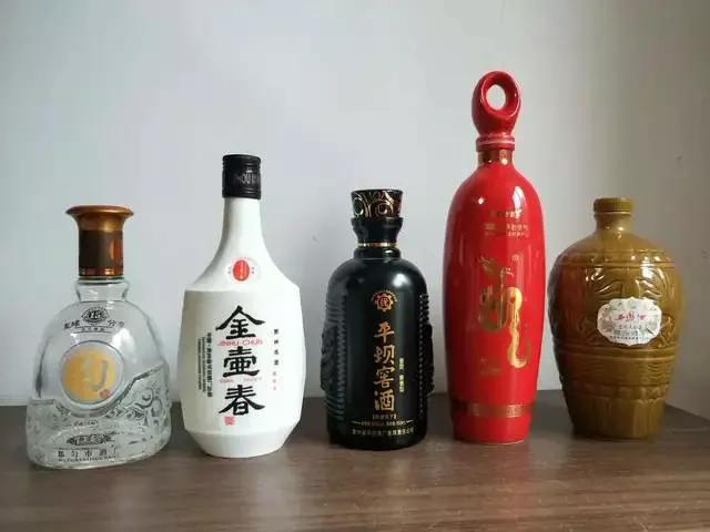 酒席放什么白酒好-普通酒席买什么白酒