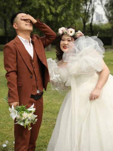 婚纱照怎么那么胖啊-看到朋友的婚纱照怎么评论