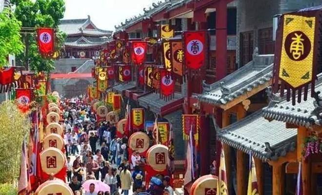 陕西咸阳市大唐小镇，耗资12亿打造，开业当天接待5万游客