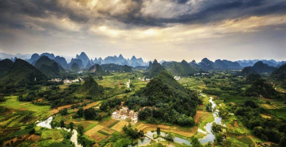 海南五指山，曾经是首府，如今却变成一个县级市
