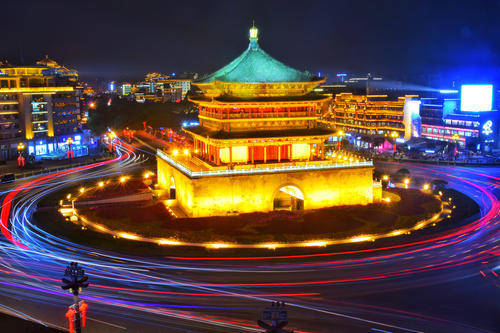 西安古城豪横钉子户，周围大厦林立，开发商不敢拆
