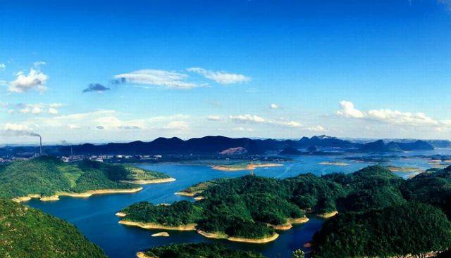 贵州红枫湖风景名胜区游玩介绍，百株枫树以及各类钟乳石