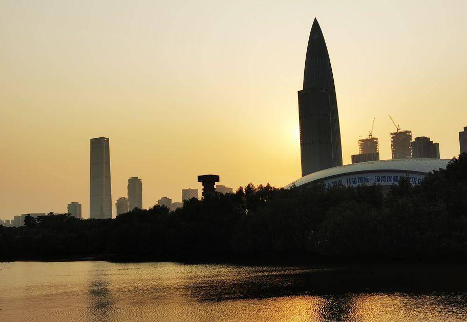 深圳大沙河从塘朗山流向深圳湾，改造后成为景观河