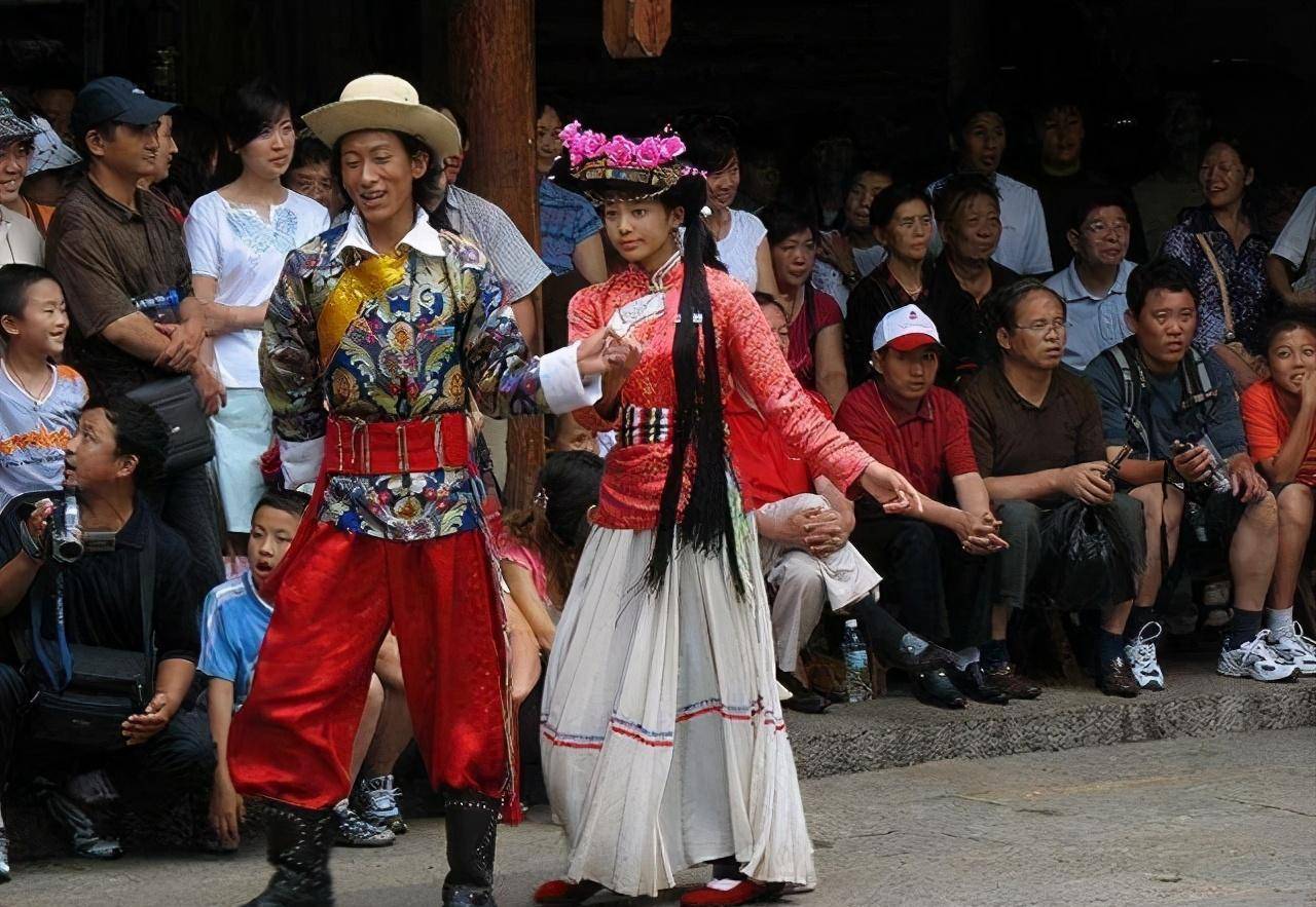 走婚少数民族，不结婚直接入洞房，第二天悄悄离开